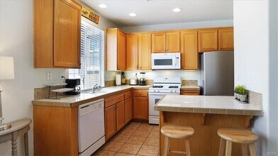 23433 Abbey Glen Pl in Santa Clarita, CA - Building Photo - Building Photo