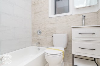 696 Hancock St, Unit 2R in Brooklyn, NY - Building Photo - Building Photo