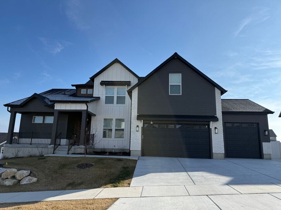 1426 Osprey Wy in Saratoga Springs, UT - Building Photo