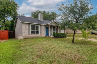 12030 Rotherham Dr in Austin, TX - Foto de edificio - Building Photo