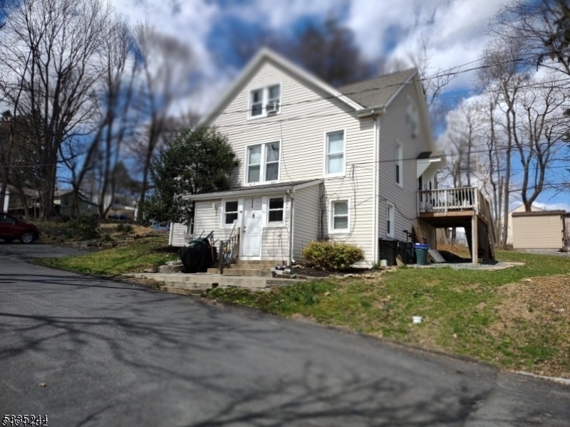 1 Woodlawn Terrace in Randolph, NJ - Building Photo