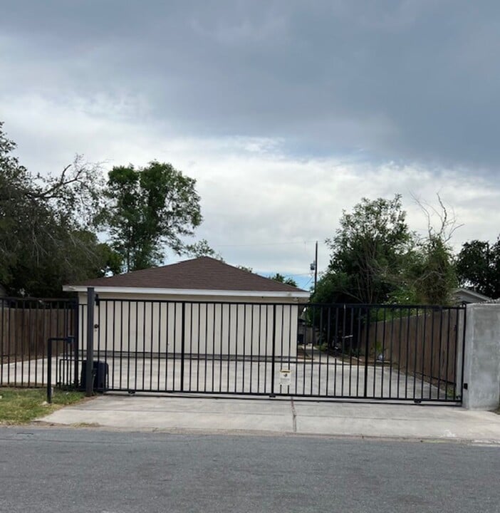 2207 Galveston Ave in McAllen, TX - Building Photo