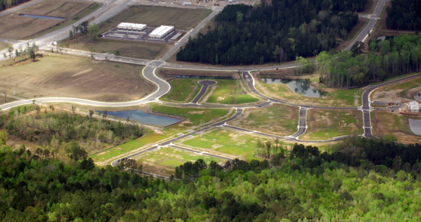 Clear Lake in Pooler, GA - Building Photo