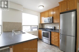 500-500 Gilbert Ave in Toronto, ON - Building Photo - Building Photo