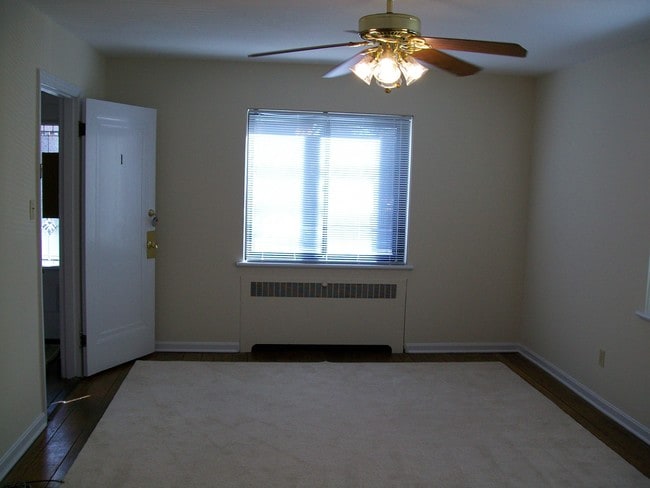 572 Howell Ave, Unit 1 in Cincinnati, OH - Building Photo - Building Photo