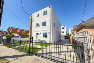 423 E 31st St in Los Angeles, CA - Building Photo