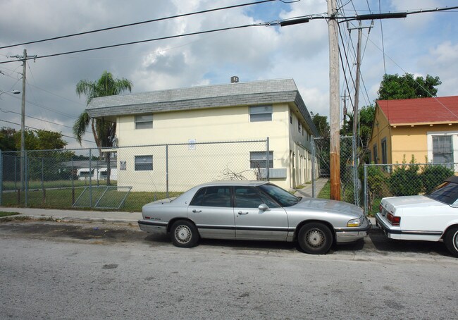 77 NW 77th St in Miami, FL - Building Photo - Building Photo