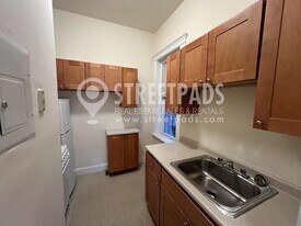29 Park Dr in Boston, MA - Building Photo