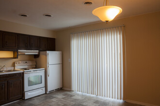 1805 King College Rd, Unit C8 in Bristol, TN - Foto de edificio - Building Photo