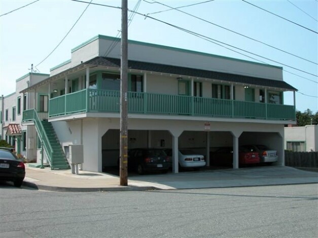 419 Forest Ave in Pacific Grove, CA - Foto de edificio - Building Photo