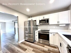 3021 Heathstead Place in Charlotte, NC - Building Photo