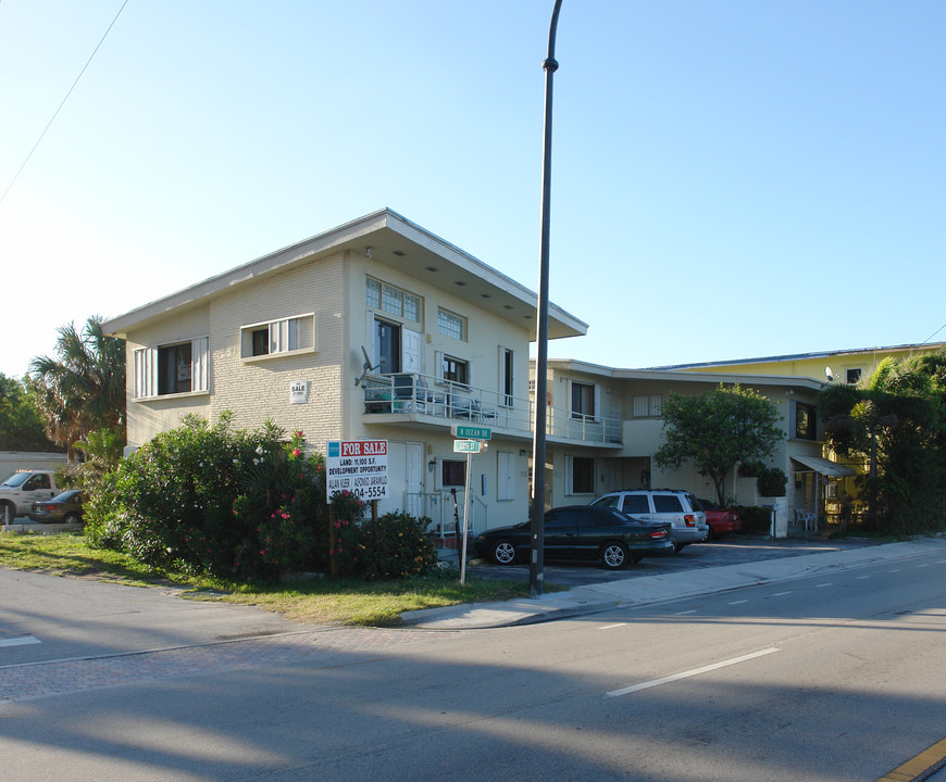 3011-3015 N Ocean Dr in Hollywood, FL - Building Photo