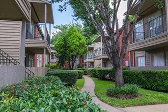 Sabo Village in Houston, TX - Building Photo - Building Photo