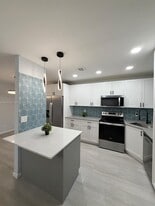 2041 NW 81st Ave in Pembroke Pines, FL - Building Photo