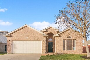 1204 Juniper Ln in Burleson, TX - Building Photo