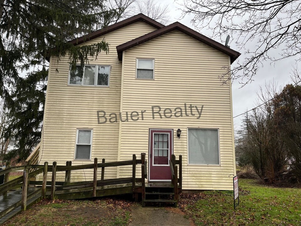 111 4th St in Willard, OH - Foto de edificio