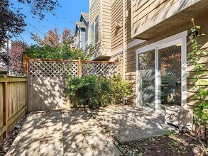 8508 Nesbit Ave N in Seattle, WA - Building Photo - Building Photo