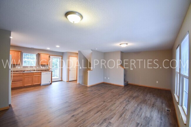 15215 Townsend Ave in Urbandale, IA - Building Photo - Building Photo