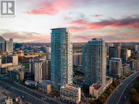 70 Forest Manor Rd in Toronto, ON - Building Photo