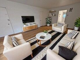 1034 N Martel Ave in West Hollywood, CA - Building Photo