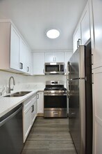 7032 Remmet Ave, Unit 114 in Los Angeles, CA - Building Photo - Building Photo