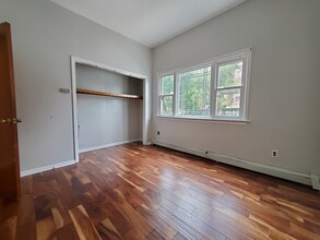 112 Linden Ave, Unit 1 in Jersey City, NJ - Building Photo - Building Photo