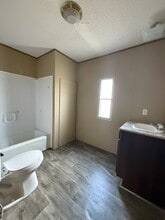 125 Deer Creek Rd in Huntington, TX - Foto de edificio - Building Photo