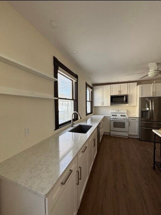 53 Barclay St in Worcester, MA - Building Photo