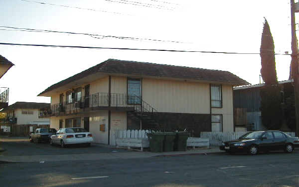 1115 W 4th St in Antioch, CA - Foto de edificio - Building Photo