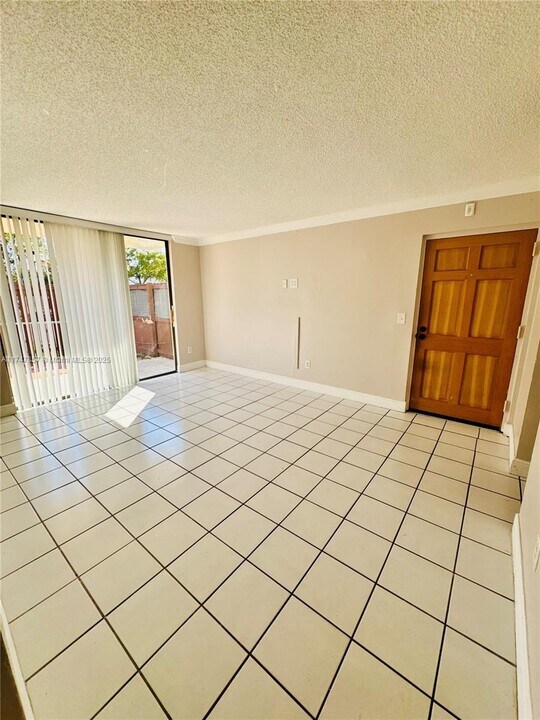 8307 SW 142nd Ave, Unit F106 in Miami, FL - Building Photo