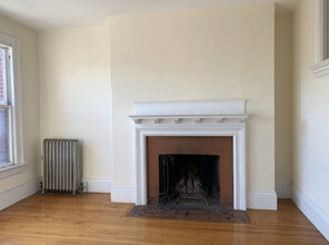 2 Ware St, Unit 205 in Cambridge, MA - Foto de edificio - Building Photo