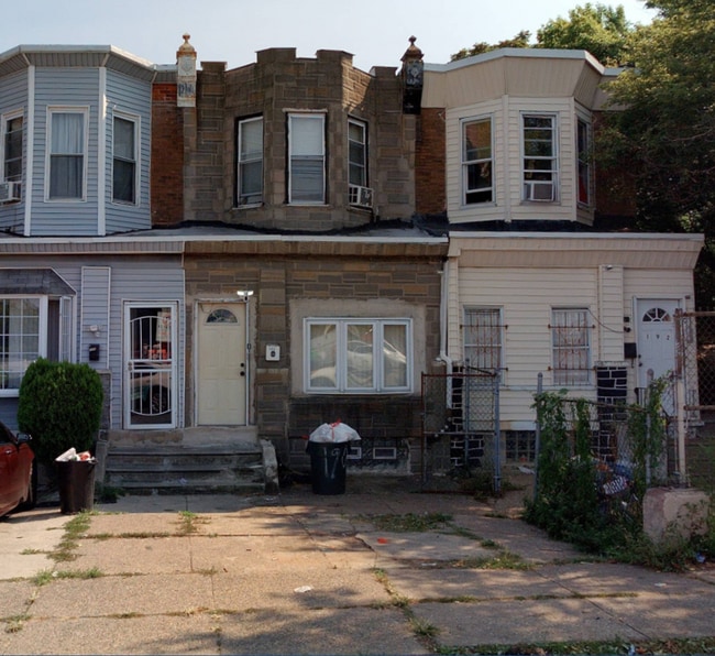 property at 190 W Roosevelt Blvd