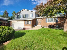1520 S Evanston St in Aurora, CO - Building Photo