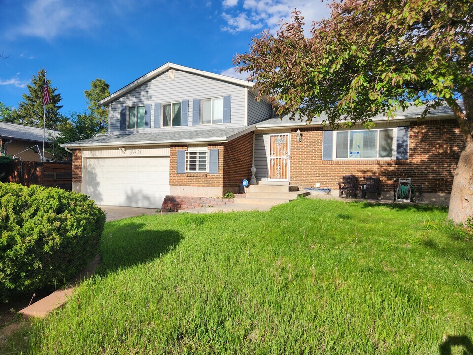 1520 S Evanston St in Aurora, CO - Building Photo