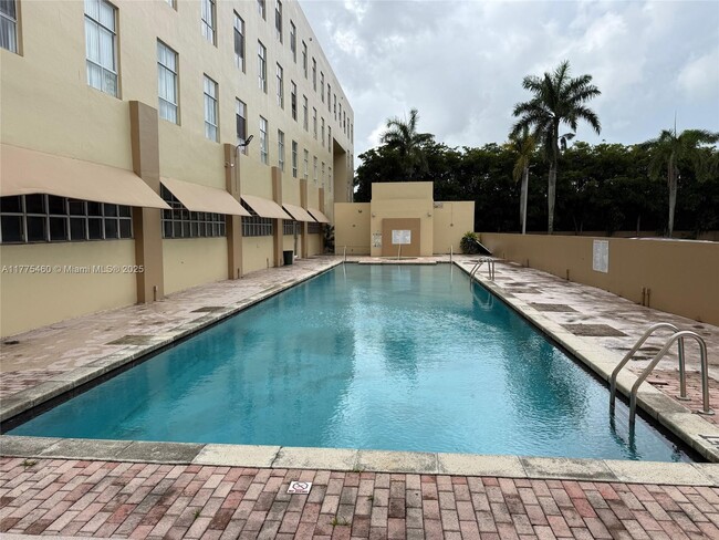 7420 W 20th Ave in Hialeah, FL - Building Photo - Building Photo