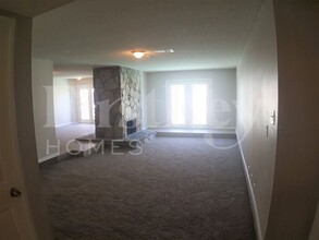 4684 El Canasta Way in Las Vegas, NV - Foto de edificio - Building Photo