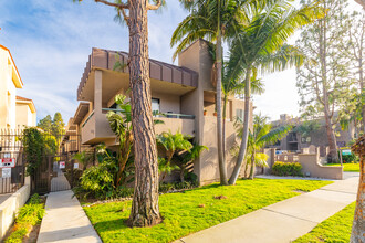 Pacific Cove in Playa Del Rey, CA - Building Photo - Building Photo