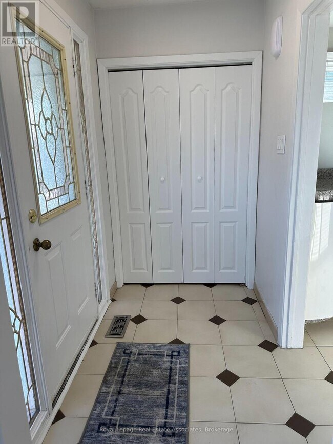 1590 Coram Crescent in Mississauga, ON - Building Photo - Building Photo