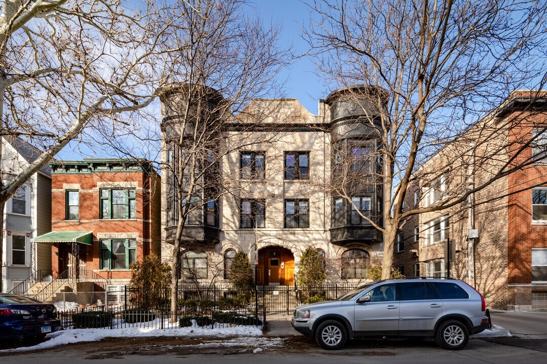 814 W Roscoe St in Chicago, IL - Foto de edificio