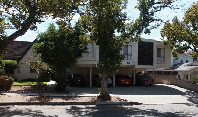 634 E San Jose Ave in Burbank, CA - Foto de edificio - Building Photo