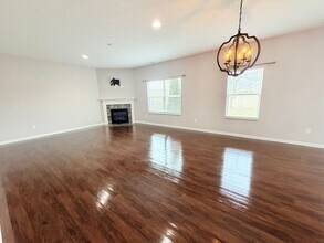 1618 Woodside Cir in Franklin, IN - Building Photo - Building Photo