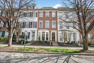 910 Featherstone St in Gaithersburg, MD - Building Photo