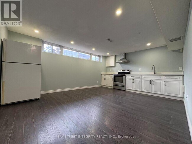 49 Viamede Crescent in Toronto, ON - Building Photo - Building Photo