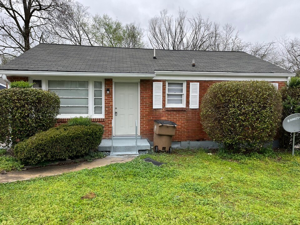 2608 Jenkins St in Nashville, TN - Foto de edificio