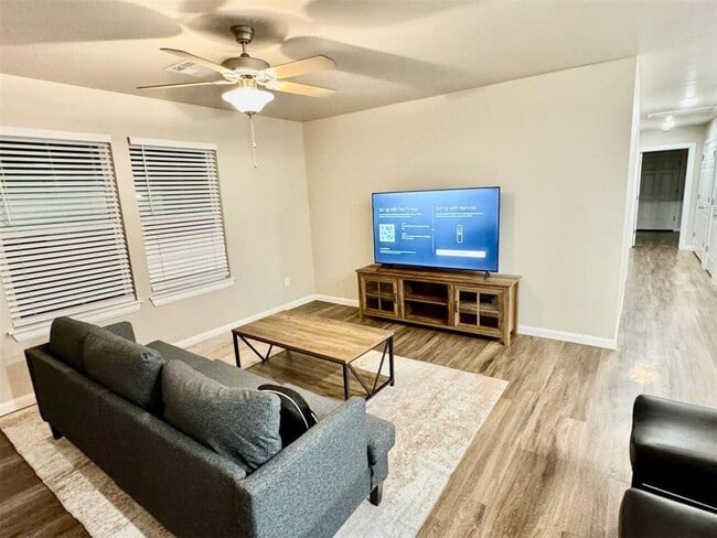 203 Gray St in Yukon, OK - Building Photo - Building Photo