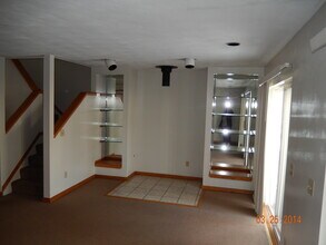 18 Cherry St, Unit D in Phoenix, NY - Foto de edificio - Building Photo