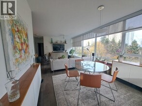 6168 Wilson Ave in Burnaby, BC - Building Photo - Building Photo