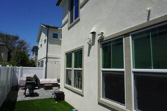 945 Vivid Ln in Costa Mesa, CA - Building Photo - Building Photo