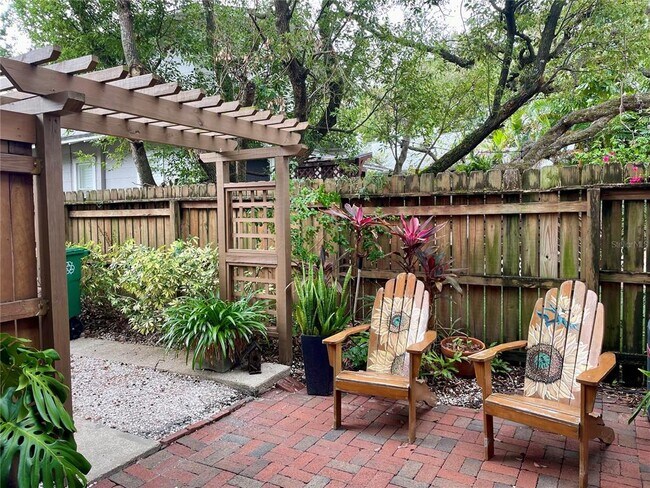 property at 807 1/2 S Fremont Ave