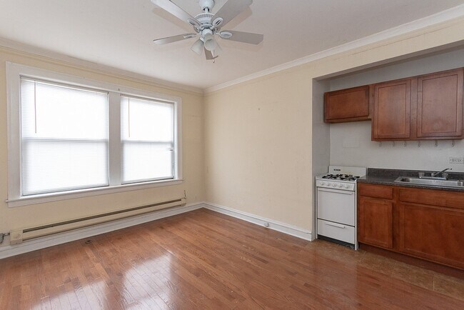 4542 N Damen Ave, Unit A03C in Chicago, IL - Foto de edificio - Building Photo